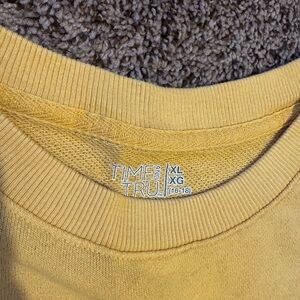 LIKE NEW Time&Tru crewneck sweatshirt. Yellow. Size XL